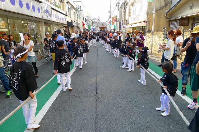 春木旭町のだんじりのこども曳き | 大阪泉州桐箪笥（たんす）の「初音の桐箪笥」 | 田中家具製作所