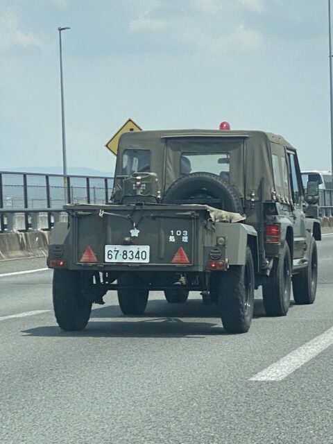 自衛隊の車