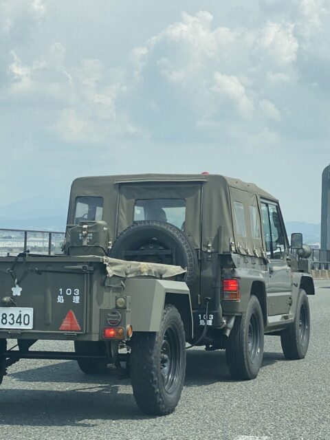 自衛隊の車の写真